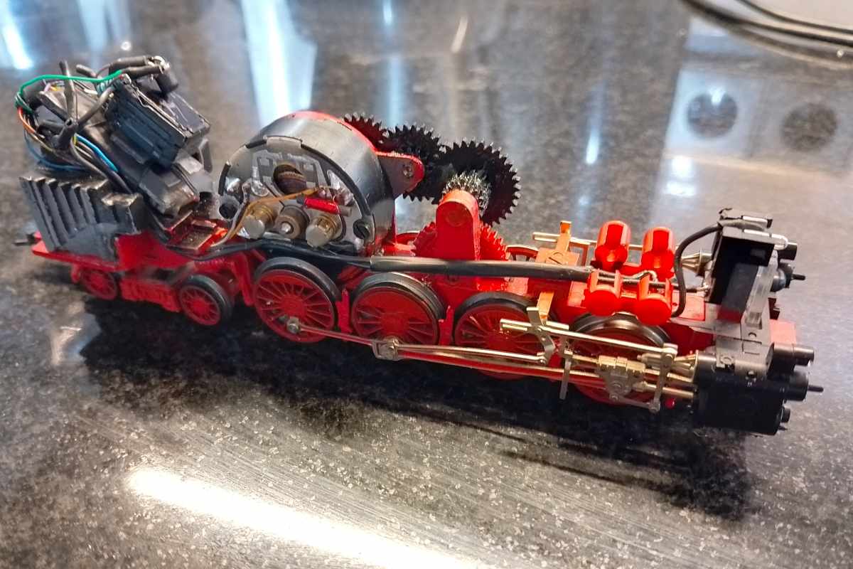 65 108  Compleet opnieuw bedraad
